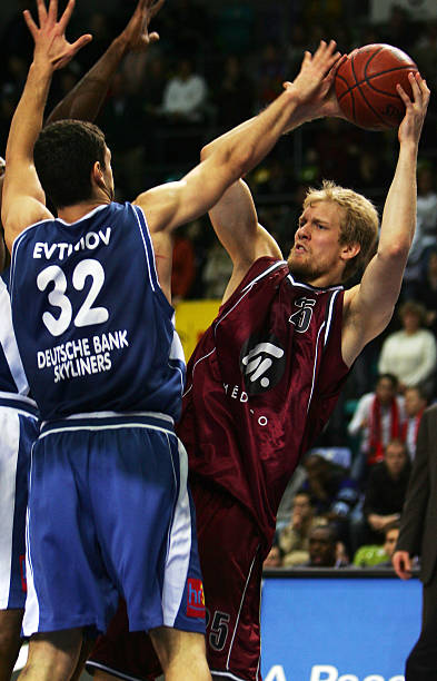 埃泽进球被 埃泽进球被