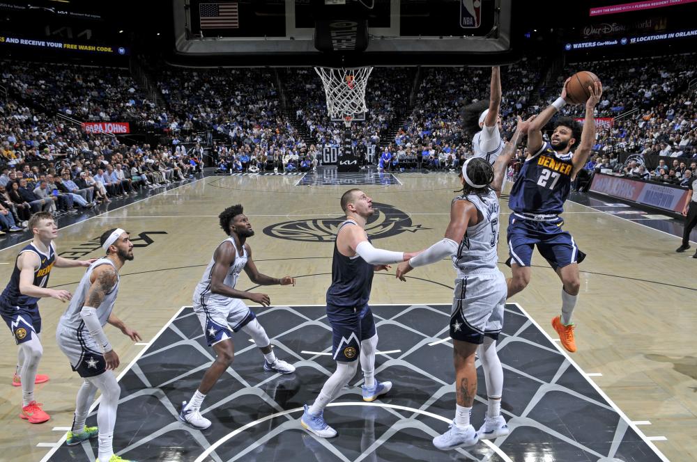 体育西甲：梅西传射 巴萨4比0比利亚雷亚尔