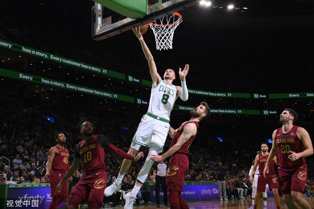 德赫亚发文求推荐好看的动漫，有球迷回复称曼联的比赛